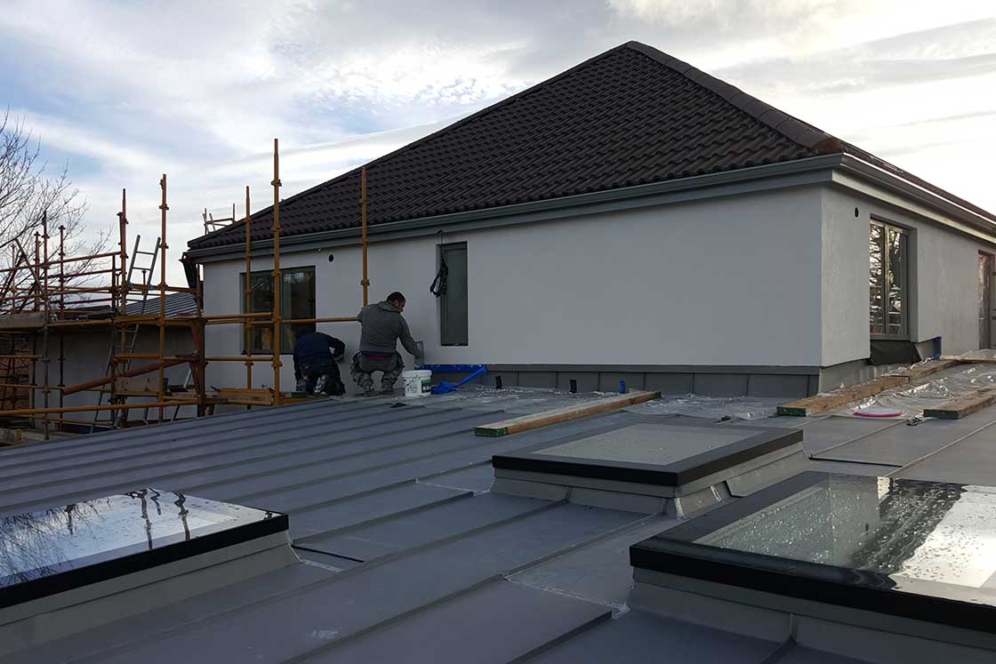 The house was wrapped with a Baumit external wall insulation system, with VM Zinc roofing and Fakro DXF triple glazed roof windows